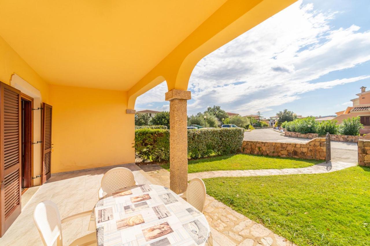 Iss Travel, Ambra Apartments - 800 M From La Cinta Beach سان تيودورو المظهر الخارجي الصورة