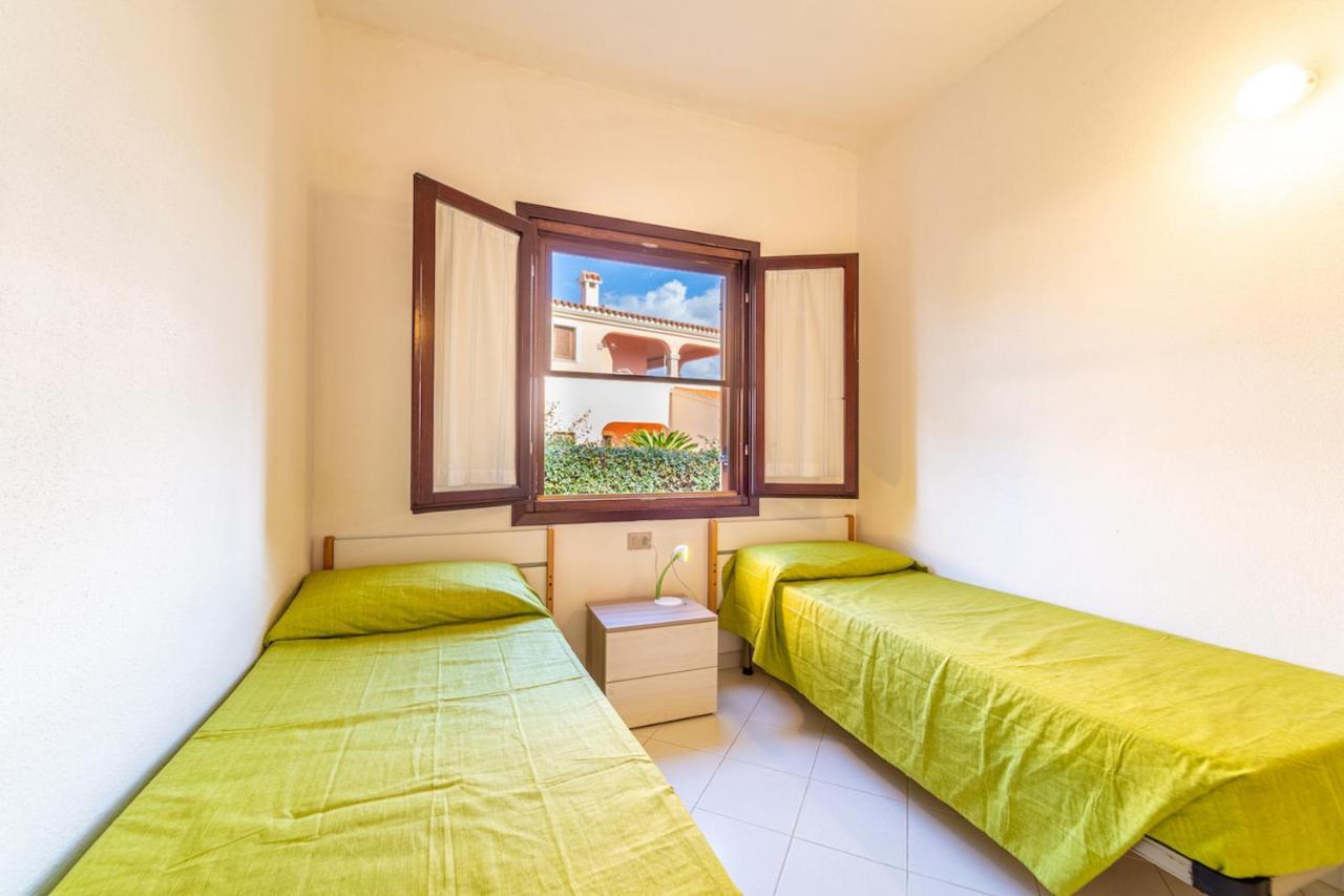 Iss Travel, Ambra Apartments - 800 M From La Cinta Beach سان تيودورو المظهر الخارجي الصورة